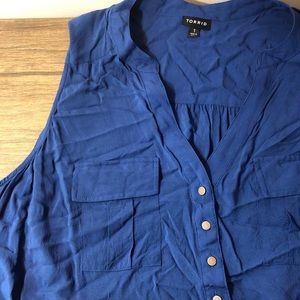 Plus sleeveless blouse